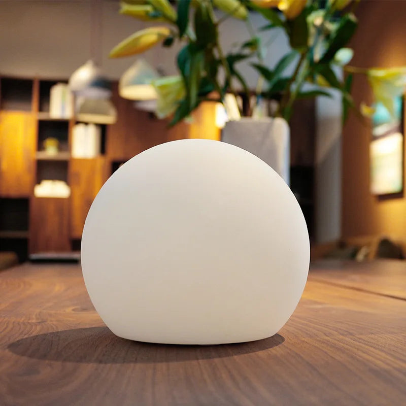 KugleLys – Trådløs LED Bordlampe med 16 Farver & Fjernbetjening