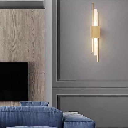 Slank LED Væglampe med Vertikalt Design  Elegant Rumbelysning