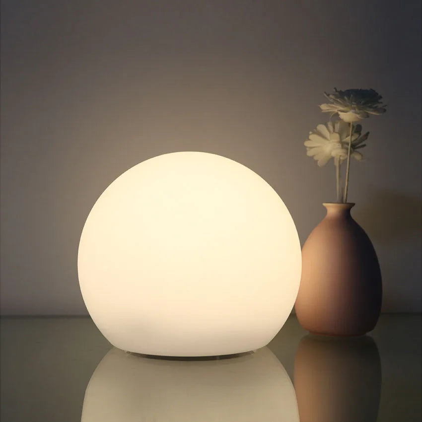 KugleLys – Trådløs LED Bordlampe med 16 Farver & Fjernbetjening
