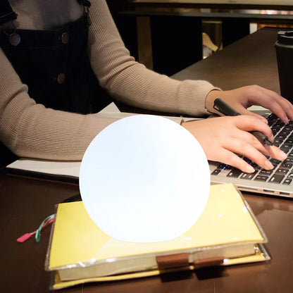 KugleLys – Trådløs LED Bordlampe med 16 Farver & Fjernbetjening