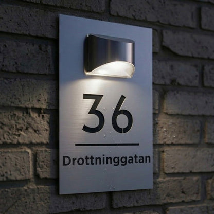 NummerLys – Personlig Solcelledrevet Husnummerskilt med LED
