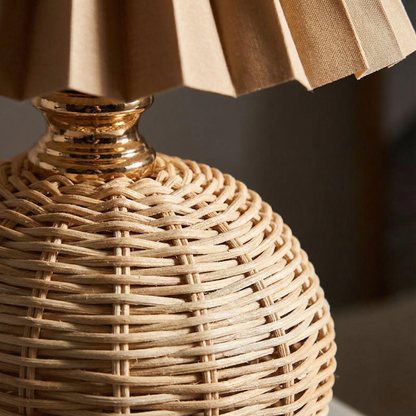 HyggeGlød | Bordlampe i Rattan og Stof  Varm LED Stemningsbelysning