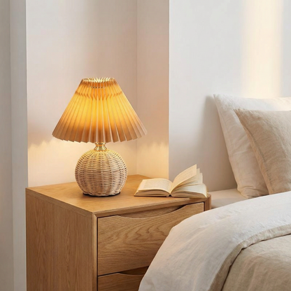 HyggeGlød | Bordlampe i Rattan og Stof  Varm LED Stemningsbelysning